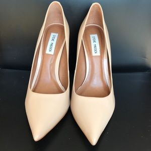 STEVE MADDEN tan fauxleather pointed pumps sz 9